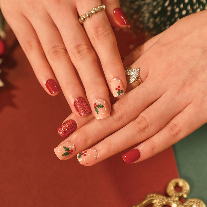 Artful Christmas nail art with original gingerbread motif Bowlift