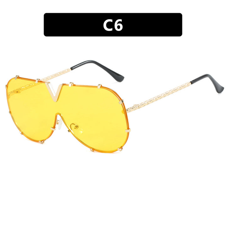 Women oversized goggles in futuristic design Bowlift