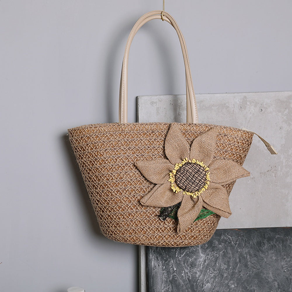 Straw bag with romantic floral pattern Bowlift