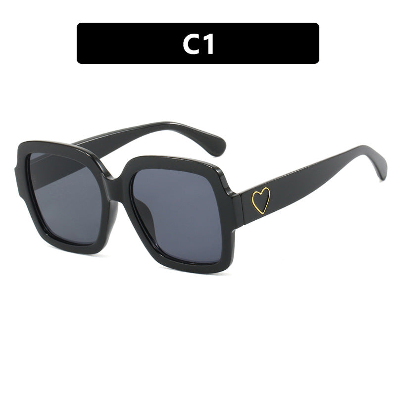 Women's square sunglasses with fashionable heart accent Bowlift