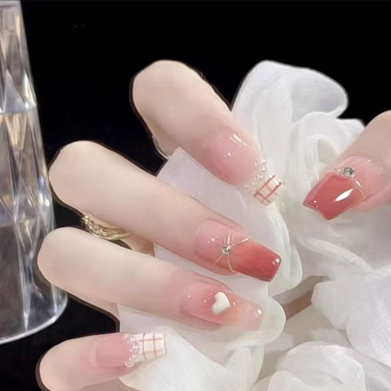 Glamorous artificial nails with rhinestone details Bowlift