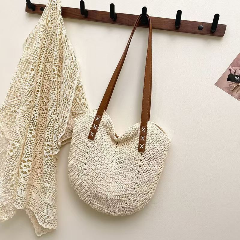 Handcrafted Bag Made of Natural Material Bowlift