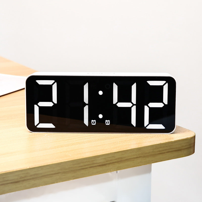 Stylish table clock Bowlift