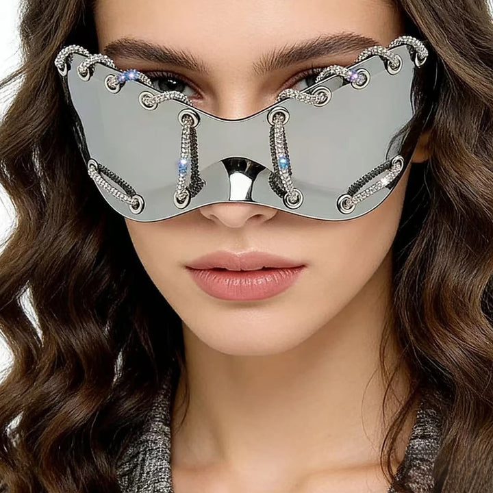 Women extravagant sunglasses with unique chain design Bowlift