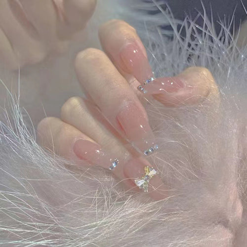 Artificial nails with elegant rhinestone embellishments Bowlift
