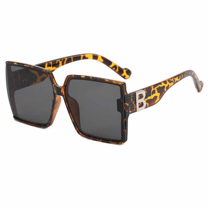 Women's oversized sunglasses with luxurious detail Bowlift