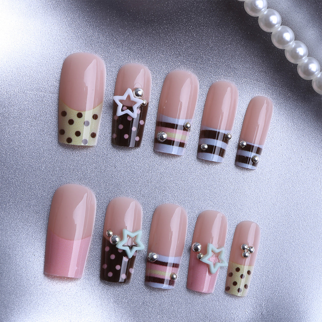 Artificial Fingernails with Playful Design Bowlift