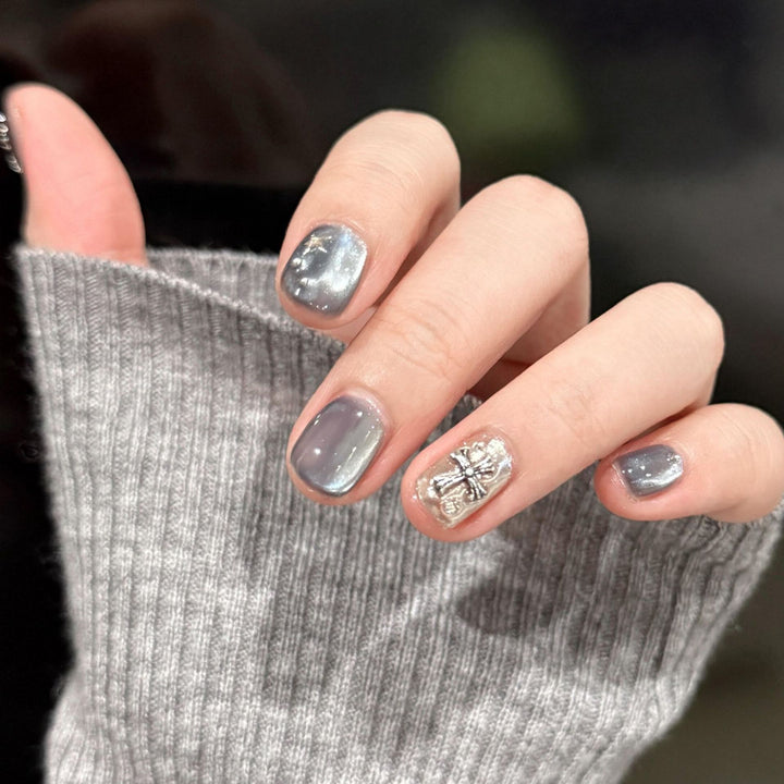 Artificial nail set with glamorous metallic effects Bowlift