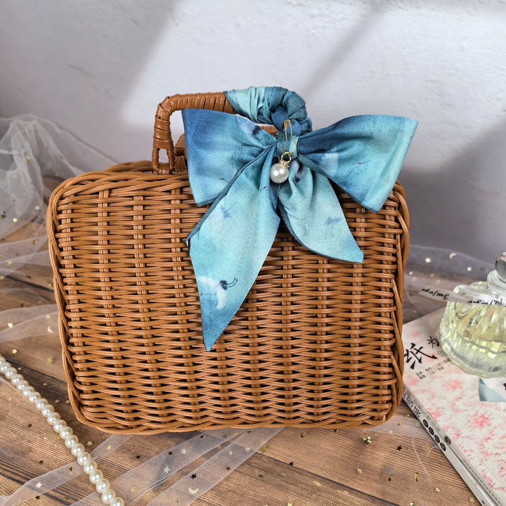 Ladies elegant and stylish cosmetic case Bowlift