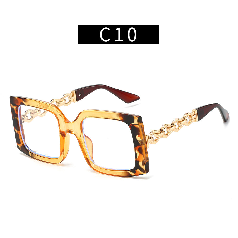 Ladies elegant sunglasses with luxurious chain details Bowlift