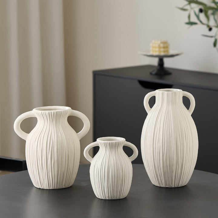 Decorative ceramic vase with artistic ribbed pattern Bowlift