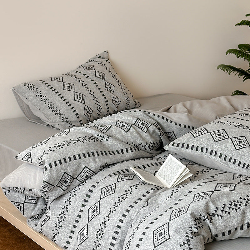 Bedding set made of soft cotton with graphic ethnic pattern