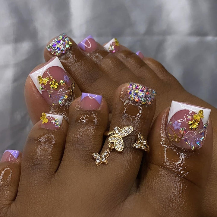 Artful toenail decoration with elegant gold accent Bowlift