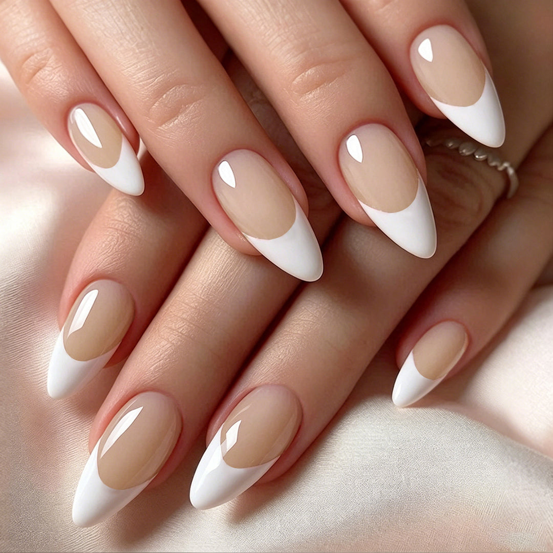 Stylish artificial nails with elegant tips Bowlift