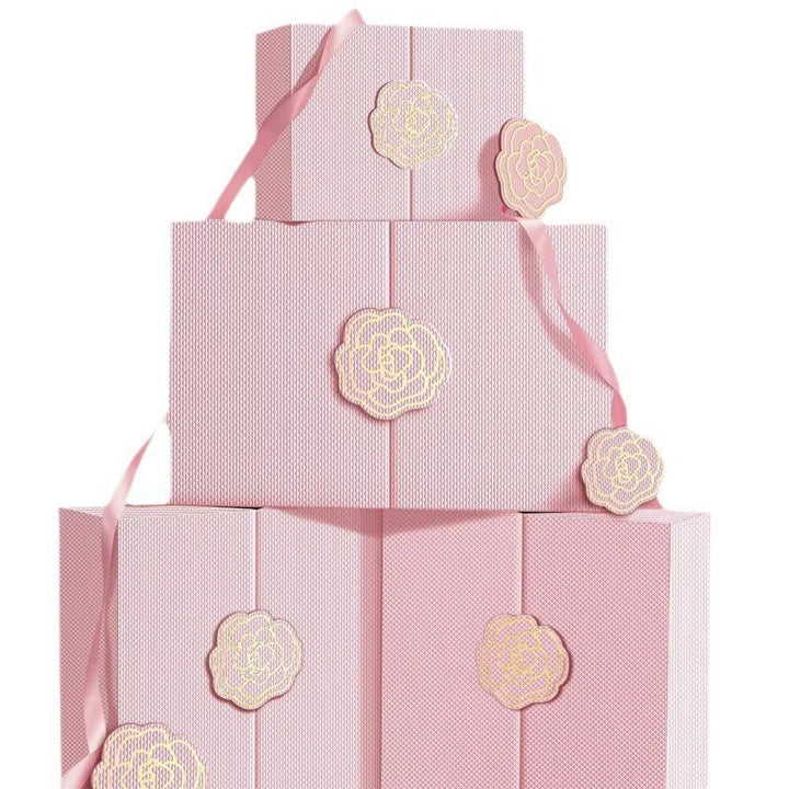 Luxurious rose-emblem gift box set with matching carry bag and magnetic closure Bowlift