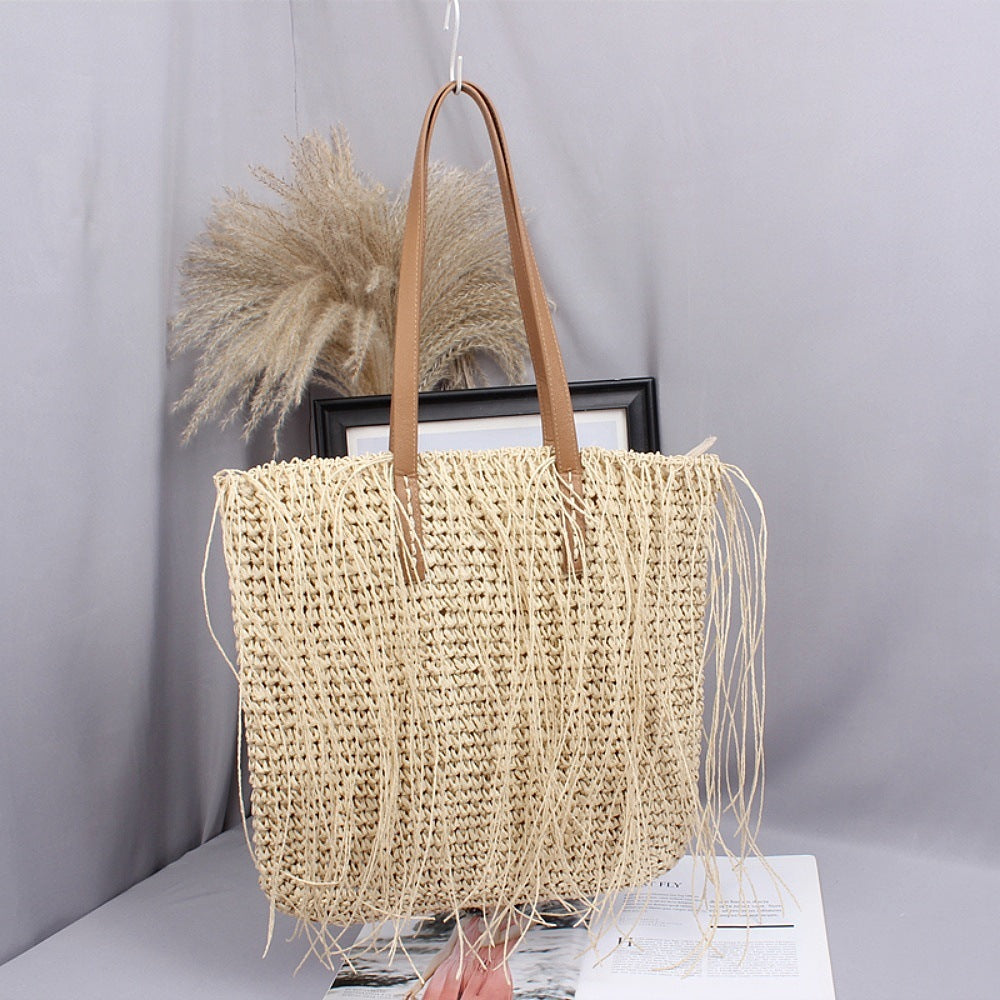 Handwoven beach bag made of natural materials with leather accents Bowlift