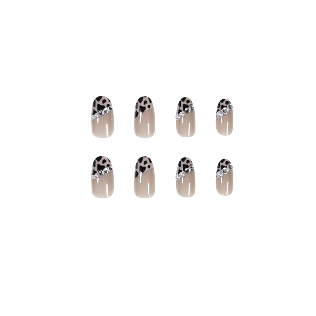 Artistic and elegant artificial nails Bowlift