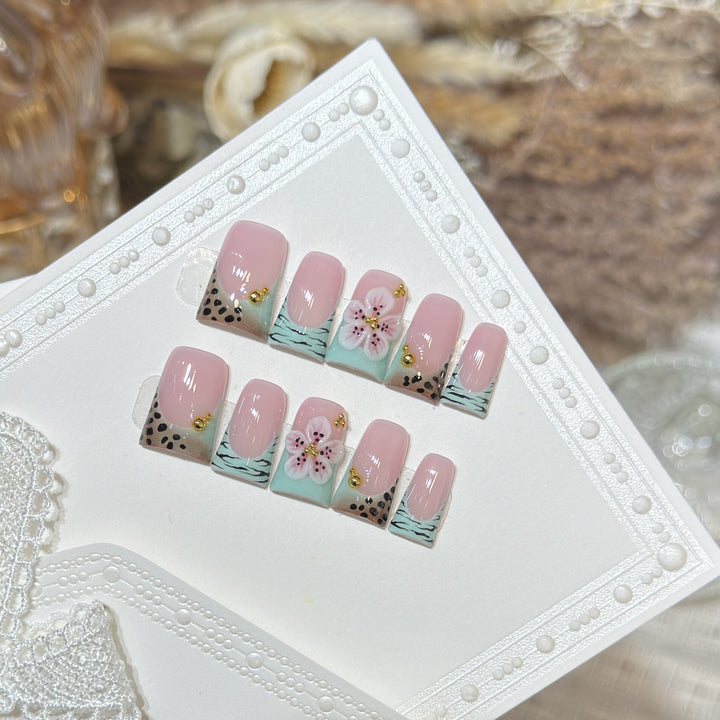 Artistic Press-On Nail Set with Floral and Patterned Design Bowlift