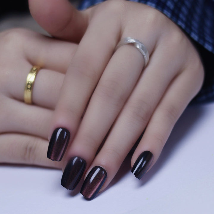 Artificial nails with shimmering metallic finish Bowlift