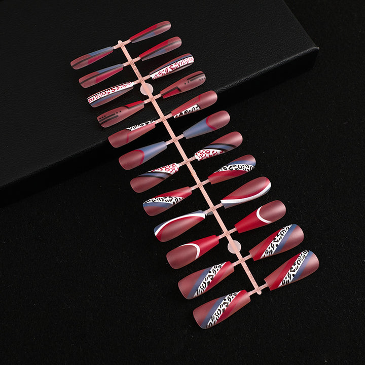 Trendy artificial nails with leopard print Bowlift