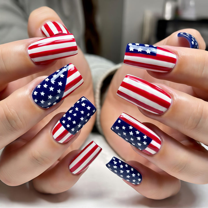 Artificial nails with American flag design Bowlift