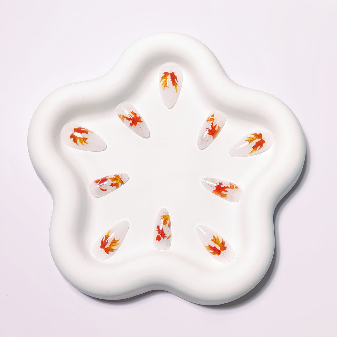 Artificial nails with autumn leaf design Bowlift