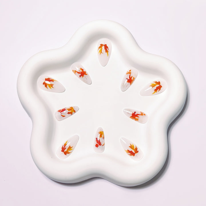Artificial nails with autumn leaf design Bowlift
