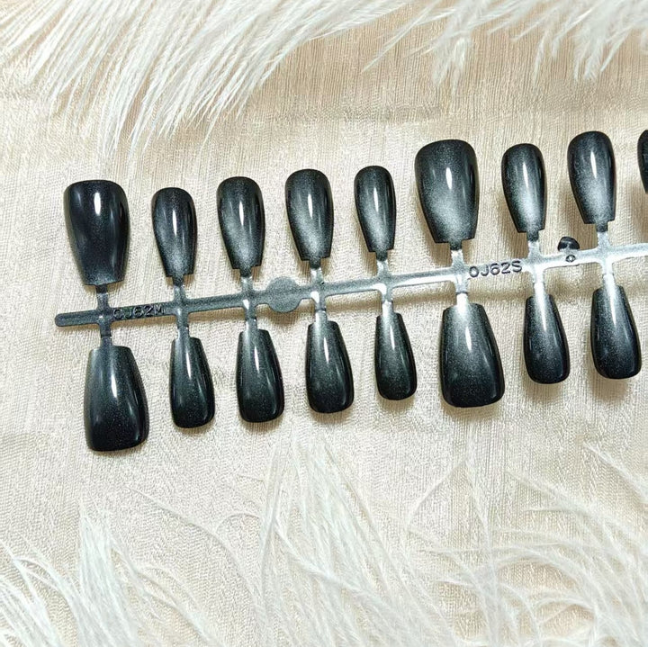 Shiny artificial nails with shimmering finish Bowlift