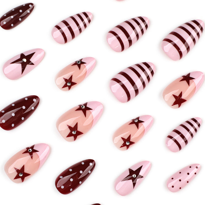 Artful nail art with glittering star motifs Bowlift