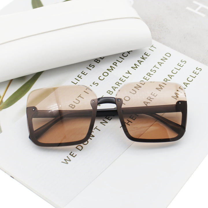 Women’s square sunglasses with extravagant leopard pattern Bowlift