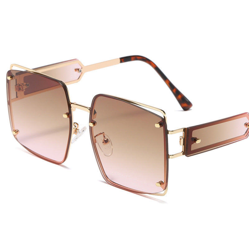 Women's elegant oversized sunglasses with distinctive geometric design Bowlift