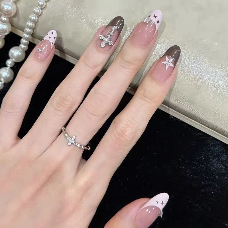 Artificial nails with decorative 3D designs Bowlift