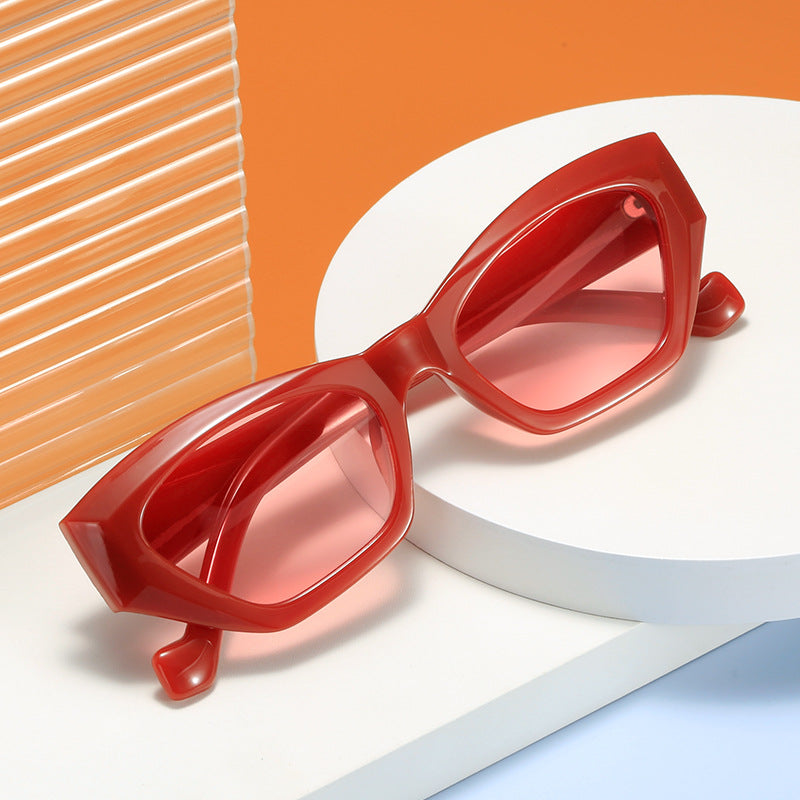 Ladies fashionable sunglasses in extravagant leopard pattern Bowlift