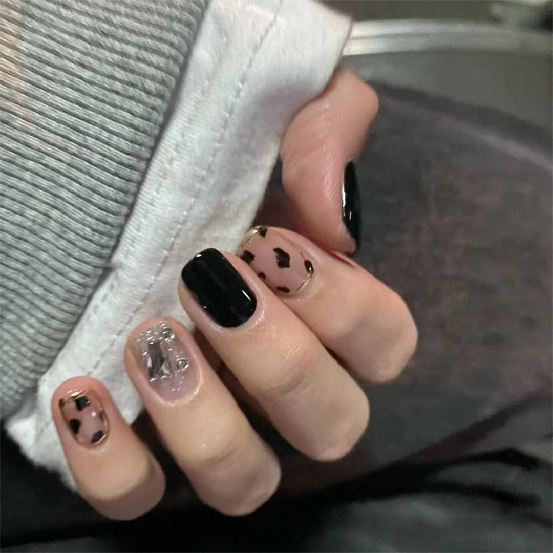 Artful Nail Art with Bow and Heart Design Bowlift