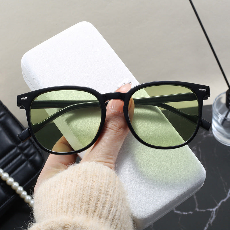 Ladies fashionable sunglasses with transparent frame and elegant design Bowlift