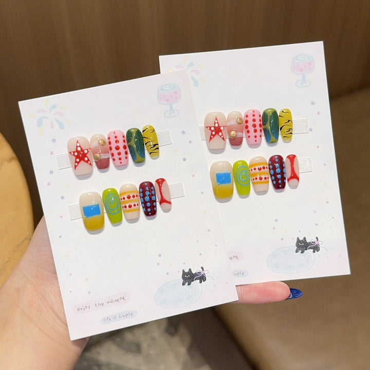 Artificial nails in creative design Bowlift
