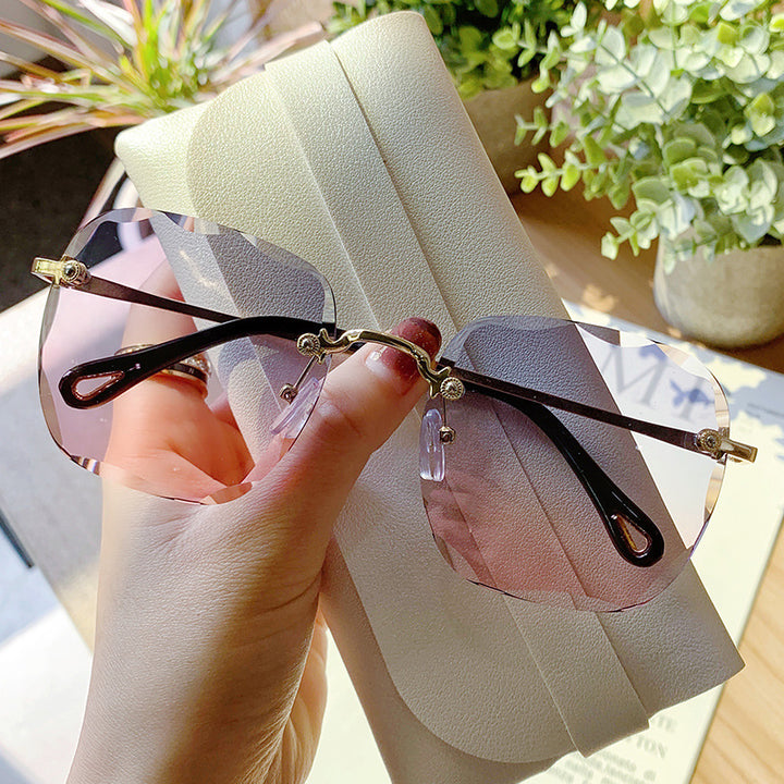 Women's stylish wing sunglasses with high-quality metal frame Bowlift