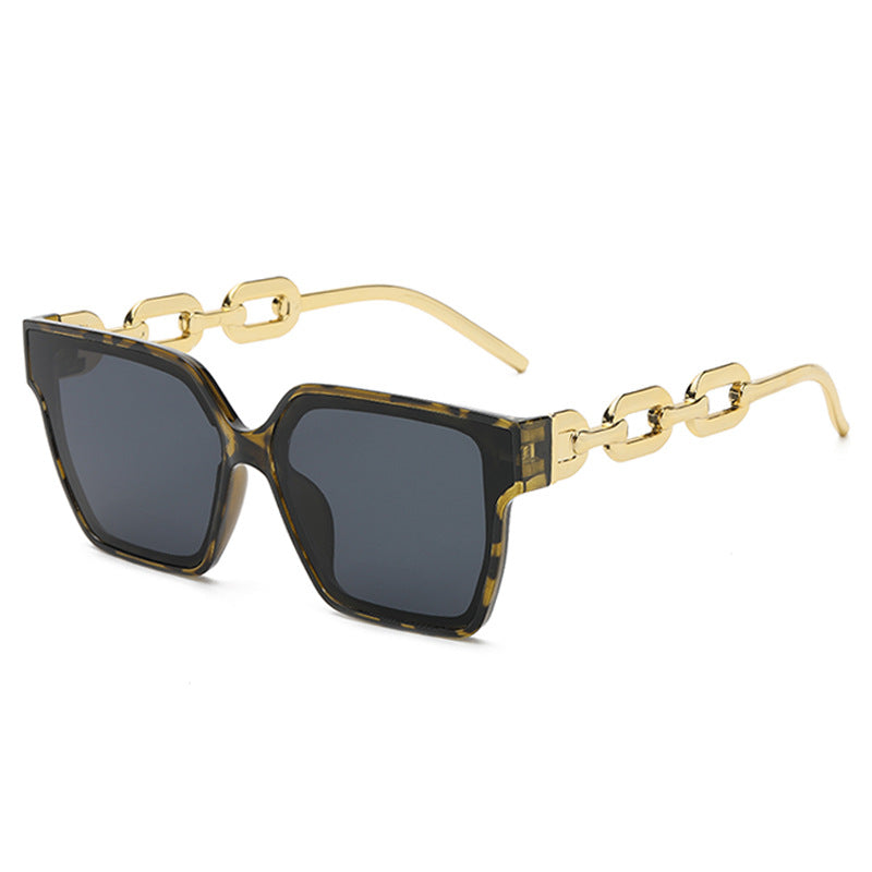 Women Oversized Fashion Sunglasses with Exceptional Chain Design Bowlift