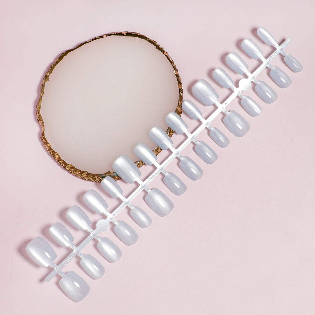 Glossy Reflective Press-On Nails Bowlift