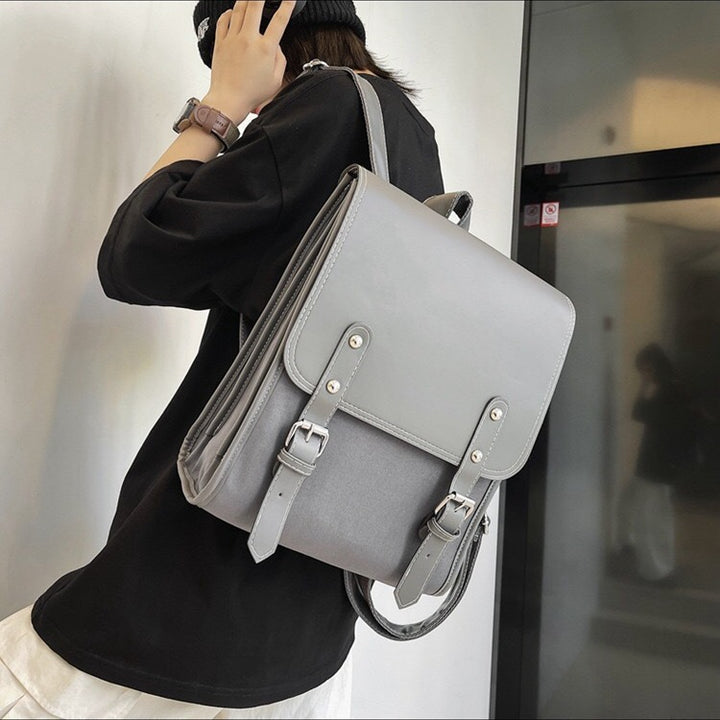 Urban Backpack with Robust Design and Practical Compartments Bowlift