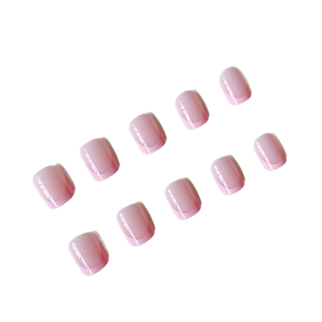 Artificial nail set with modern French tips and elegant shine Bowlift