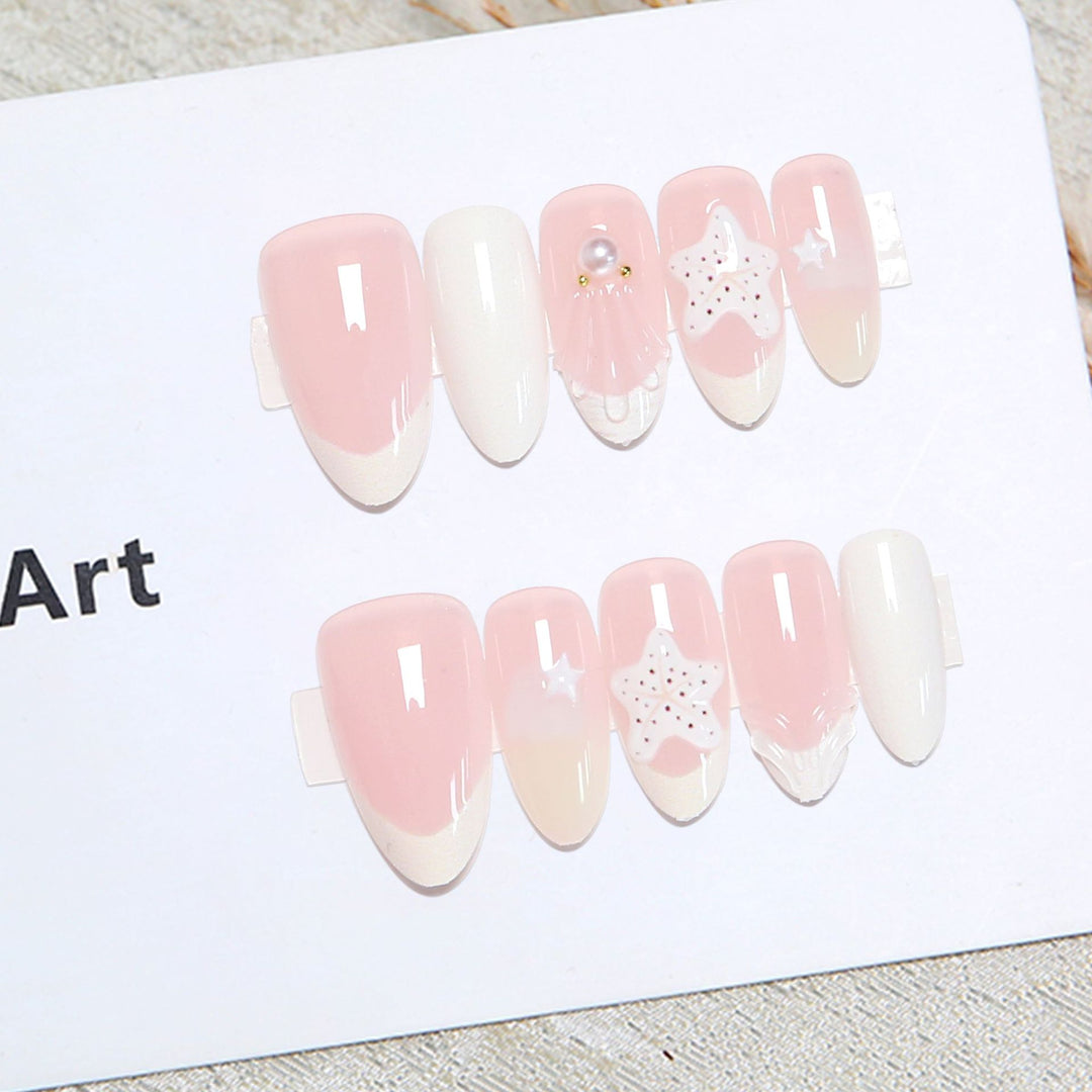 Artful Nail Tips in Maritime Design Bowlift