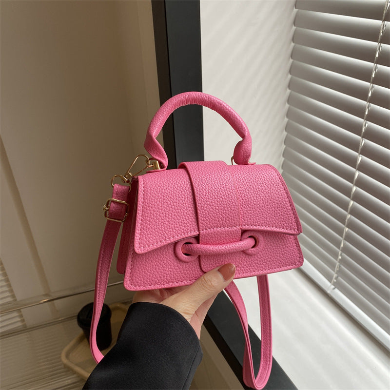 WoLuxurious Textured Leather Shoulder Bag Bowlift