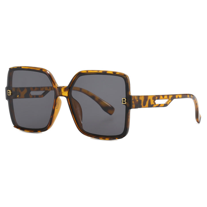Women's fashionable oversized sunglasses with extravagant accents Bowlift