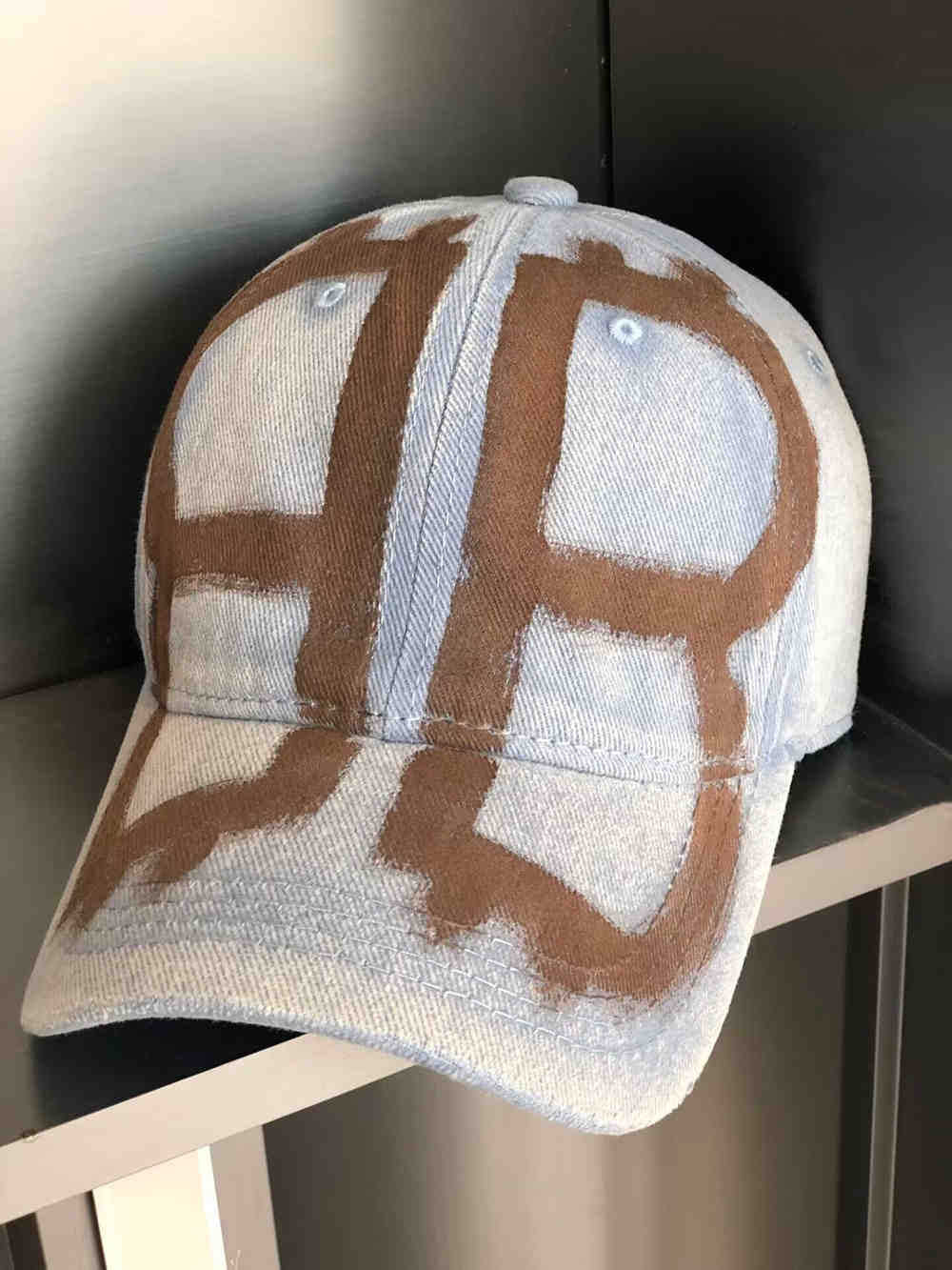 Unisex Distressed Vintage-Inspired Baseball Cap Bowlift