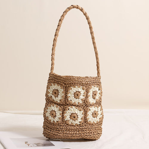 Handcrafted straw bag with floral patterns Bowlift