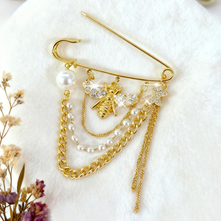Elegant safety pin with pearls and crystals Bowlift