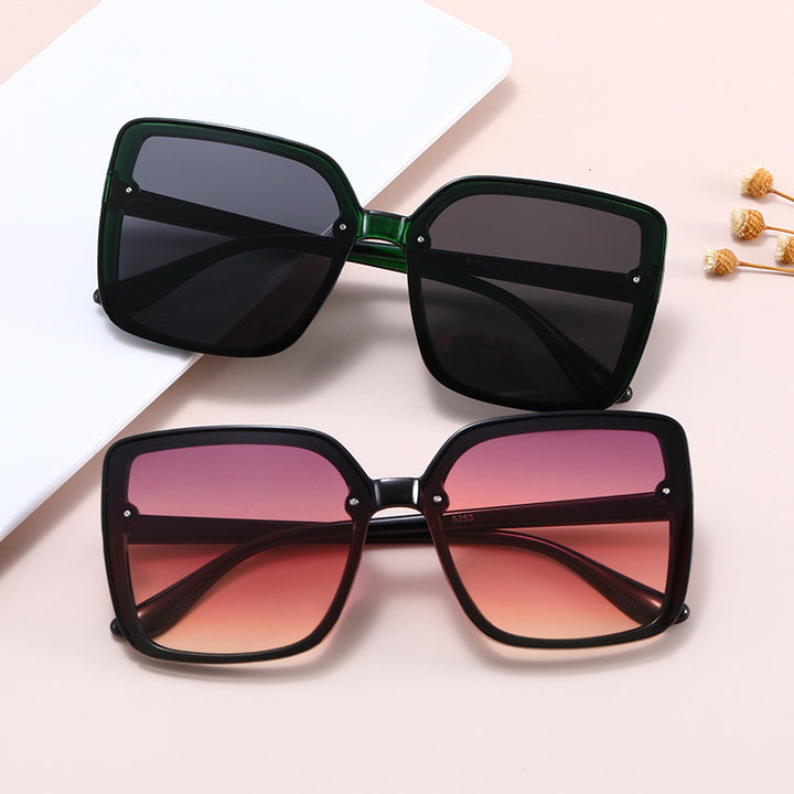 Women's Oversized Square Sunglasses with Contrasting Frame Bowlift