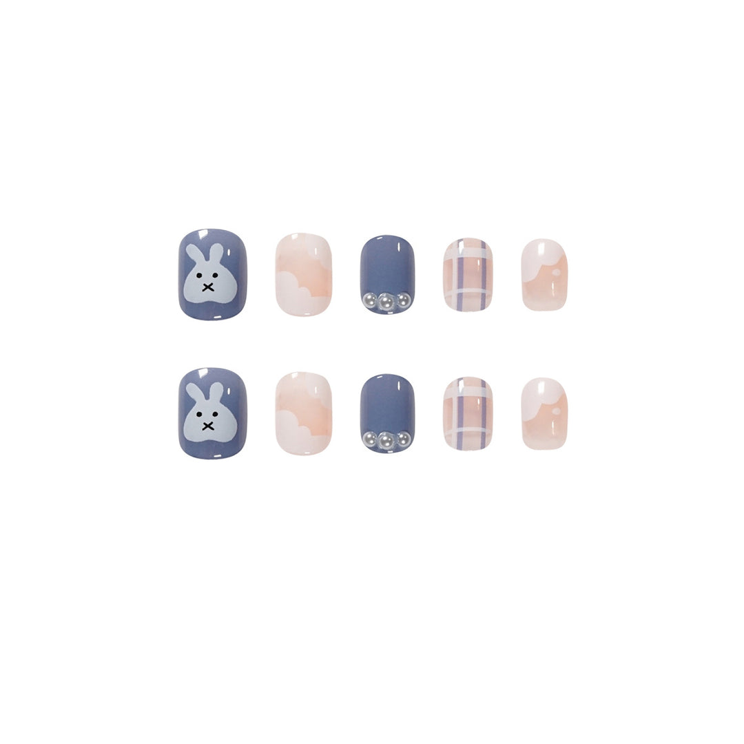 Artful Nail Art with Animal Motif Bowlift