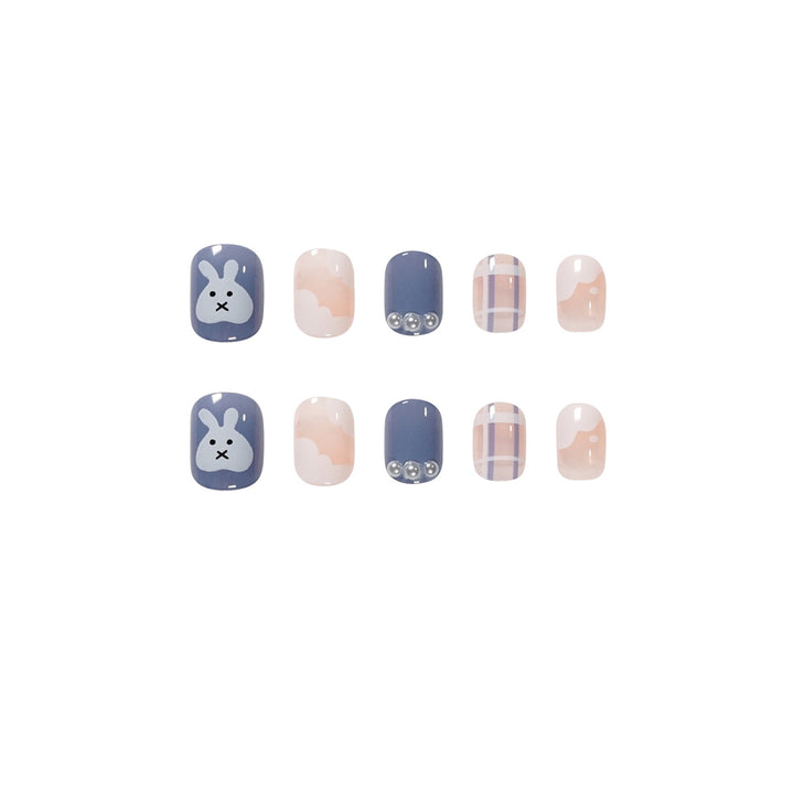 Artful Nail Art with Animal Motif Bowlift
